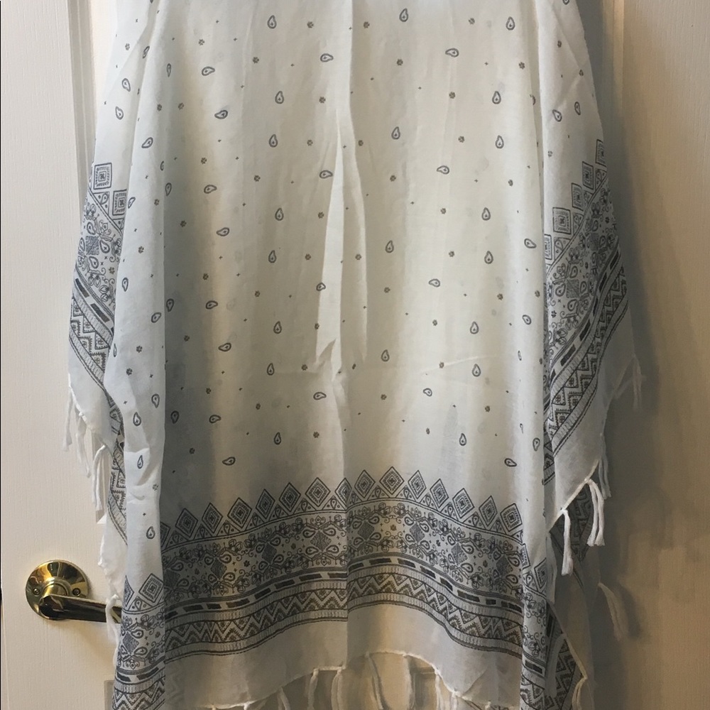 🎉HP🎉 Boho Tassel Kimono - Picture 2 of 3